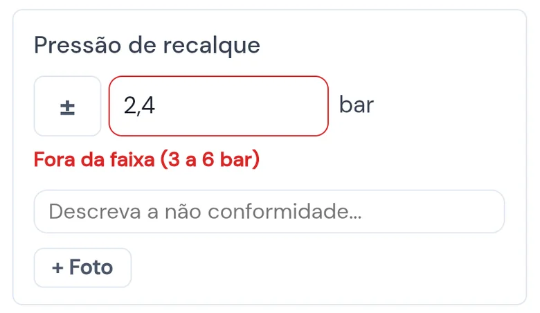 Item Pressão de recalque com 2,4 bar em vermelho, o aviso Fora da faixa (3 a 6 bar) e o campo Descreva a não conformidade