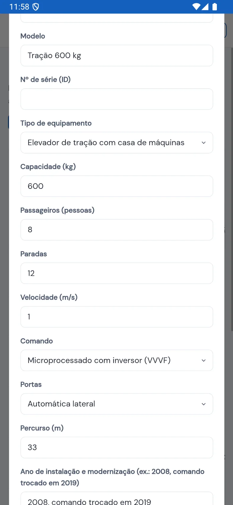 Cadastro do elevador no app: modelo Tração 600 kg, tipo Elevador de tração com casa de máquinas, capacidade 600 kg, 8 passageiros, 12 paradas, velocidade 1 m/s, comando Microprocessado com inversor (VVVF), portas Automática lateral e percurso 33 m (dados fictícios)