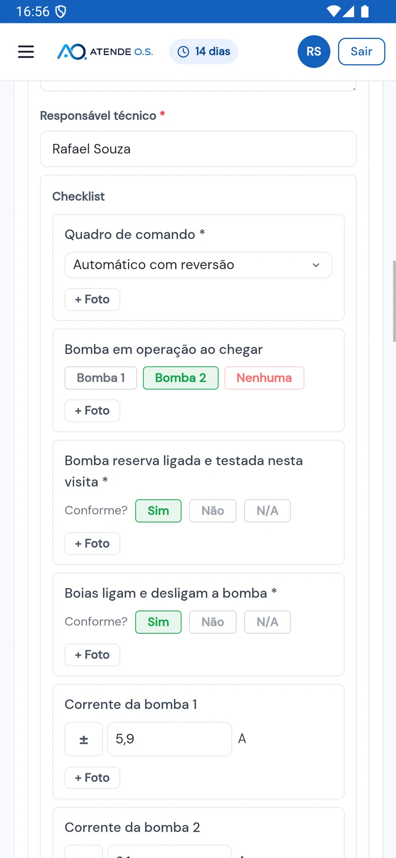 Checklist das bombas d'água no app do técnico: quadro de comando Automático com reversão, bomba 2 em operação ao chegar, bomba reserva ligada e testada, boias ligando e desligando e a corrente da bomba 1, 5,9 A (dados fictícios)